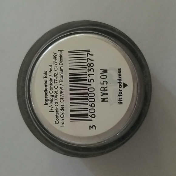 2 Dermablend Loose Setting Powder - Picture 3 of 3